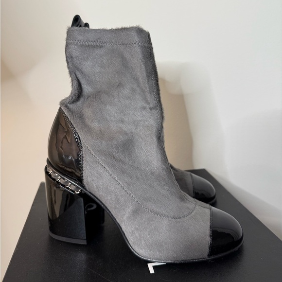 CHANEL Pony Hair Patent Cap Toe Chain Short Boots 38.5 (Run Small) New - Picture 2 of 13